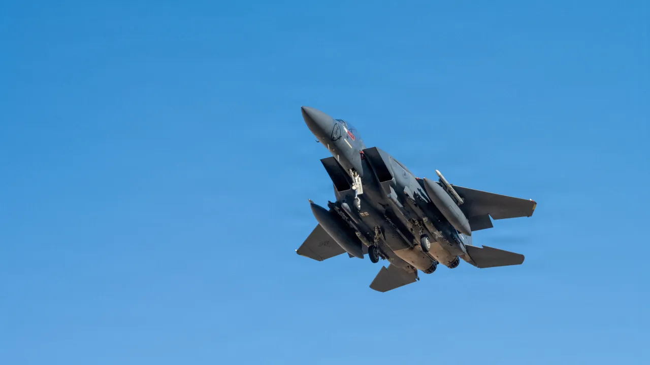 US Loses Second Combat Aircraft in Persian Gulf; Iran Claims F-35 Shootdown - News Directory 3