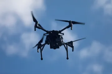 Přestupků s drony je dále nejvíc kolem Hradu a letiště