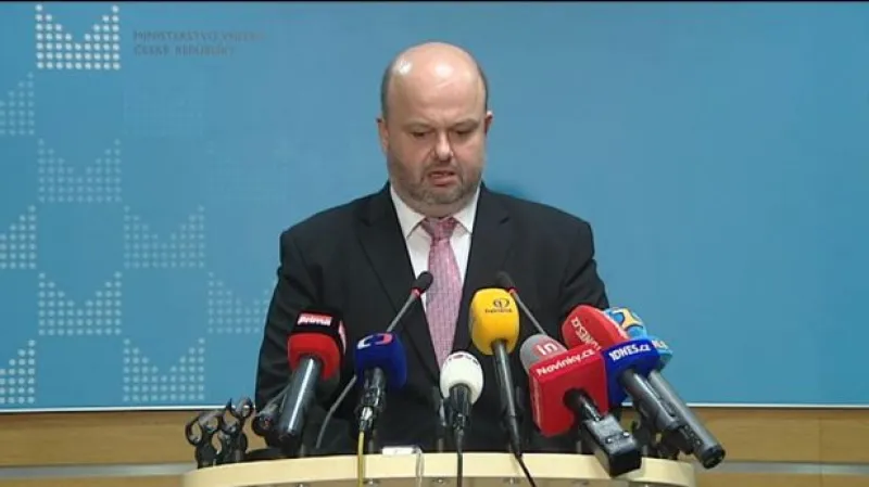 Brífink ministra vnitra v demisi Peciny k policejním prezidentům