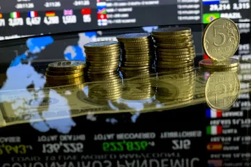 Ruské akcie kvůli vývoji kolem Ukrajiny prudce oslabují, situace ovlivňuje burzy po celém světě