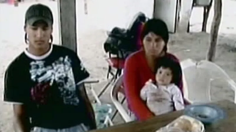 Syn znásilňované Argentinky s manželkou a dítětem