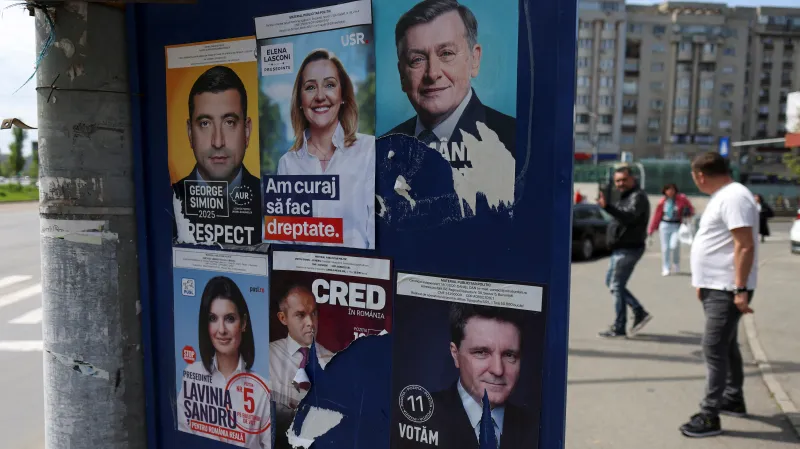 Předvolební plakáty kandidátů na rumunského prezidenta