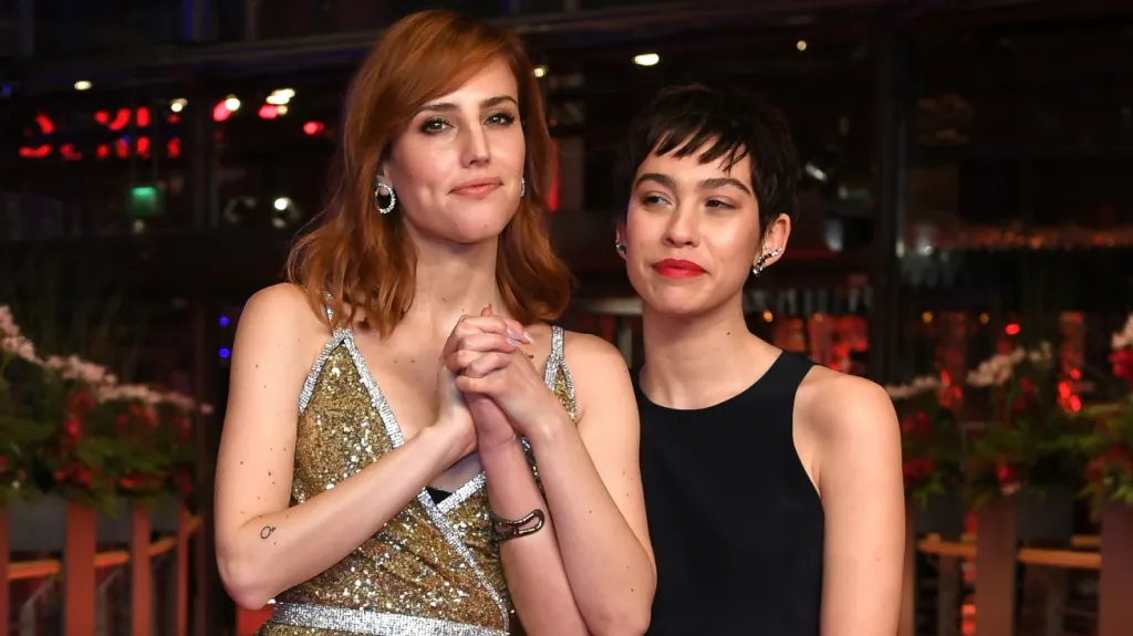Natalia de Molinaová (vlevo) a Greta Fernándezová, představitelky filmu Elisa a Marcela