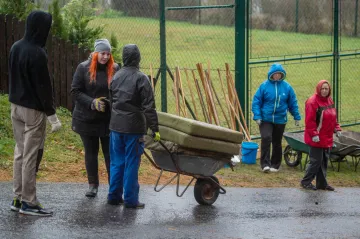 S úklidem po výbuchu pomáhala v Lenoře stovka dobrovolníků