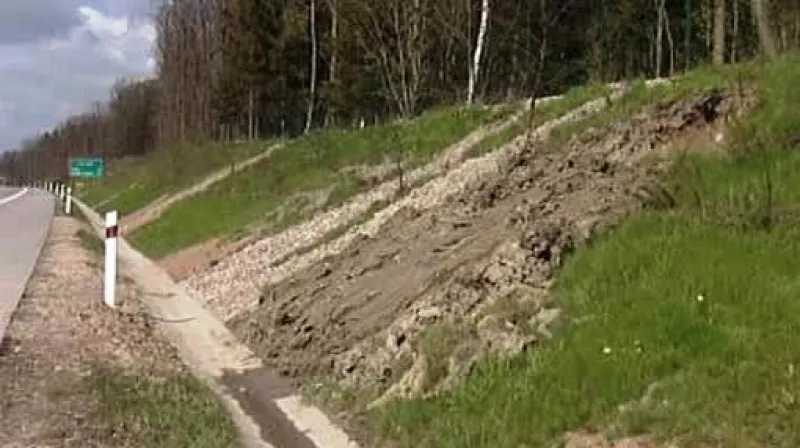 Bortící se svahy dálnice D11