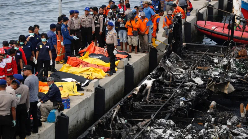 Identifikace obětí nedělního požáru