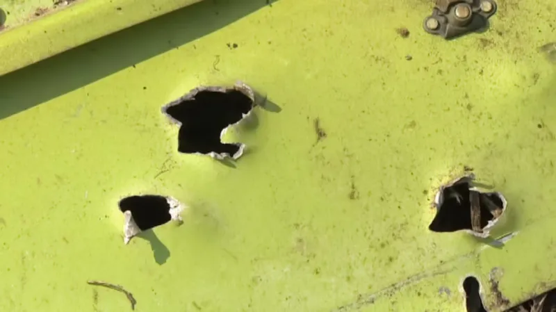 Nalezené trosky malajsijského letadla nesou stopy po zásahu raketou