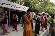 Pumový útok v kábulské mešitě má přes dvacet obětí a desítky zraněných