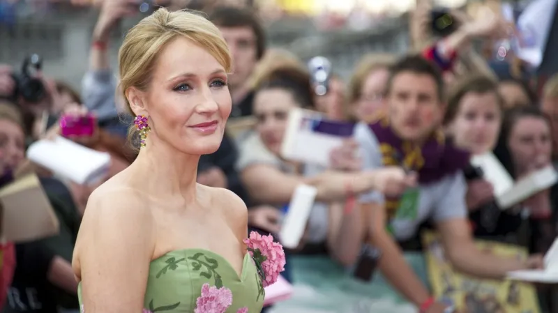 J. K. Rowlingová při londýnské premiéře filmu Harry Potter a Relikvie smrti, část 2