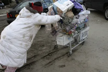 Haiťanům po Sandy chybí jídlo, Newyorčanům bydlení