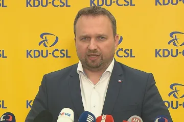 Jurečka podporuje návrh poslanců na růst rodičovské při narození vícerčat