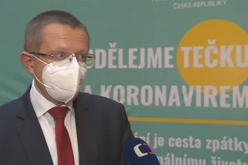 Bez očkovaní by na JIP leželo o tisíc lidí více, řekl Dušek. Očekává, že epidemie ještě zesílí