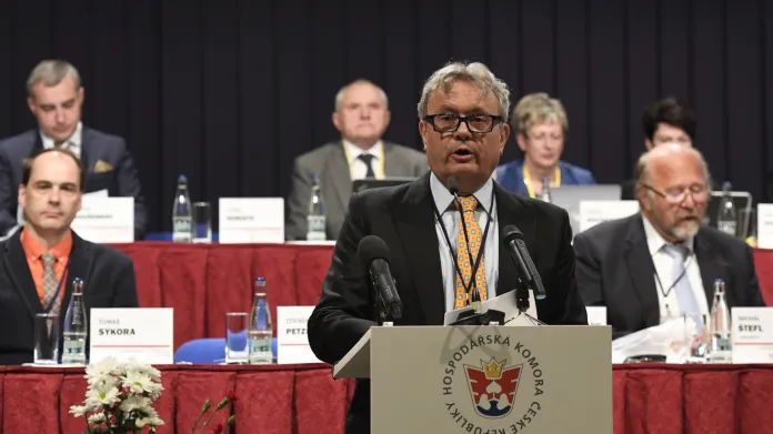 Vladimír Dlouhý byl znovu zvolen prezidentem Hospodářské komory ČR