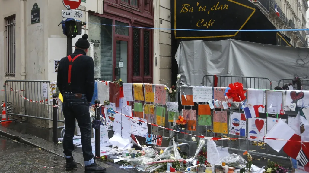 Pieta u hudebního klubu Bataclan