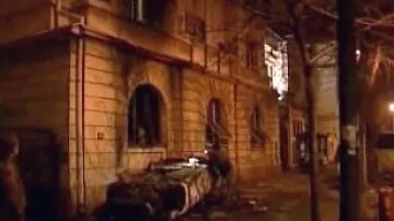Převrácené auto v Bělehradu
