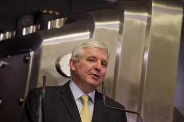 Po ukončení intervencí jsme čekali větší výkyvy koruny, řekl Rusnok