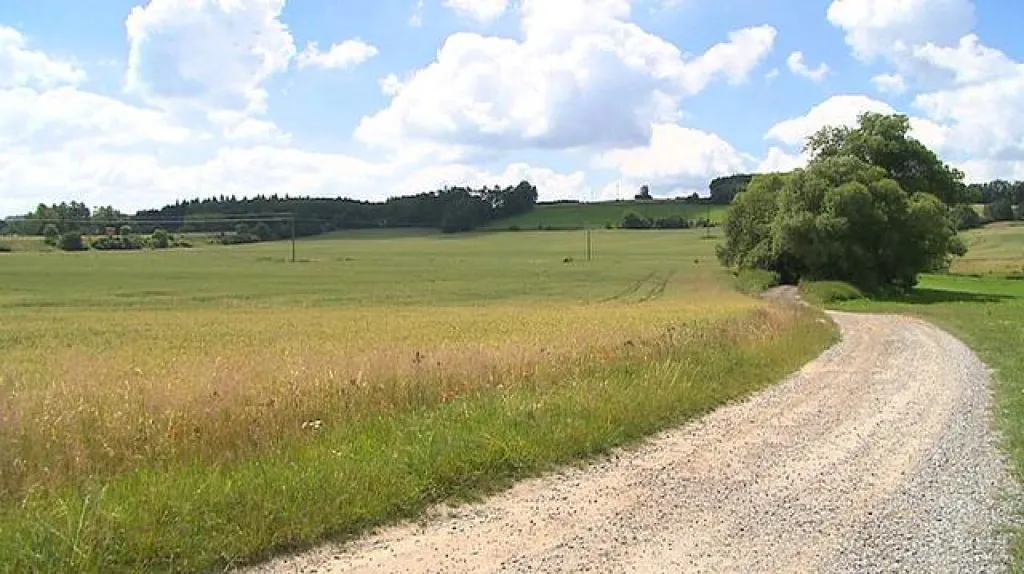 Pozemky u obce Mrač, kde má vyrůst betonárna