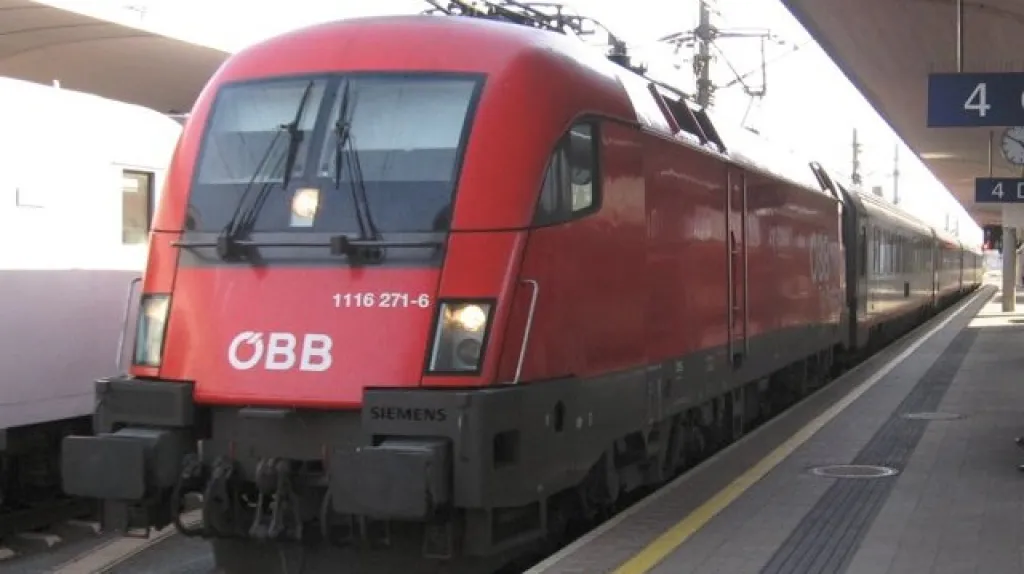 Lokomotiva Taurus v čele EC 100