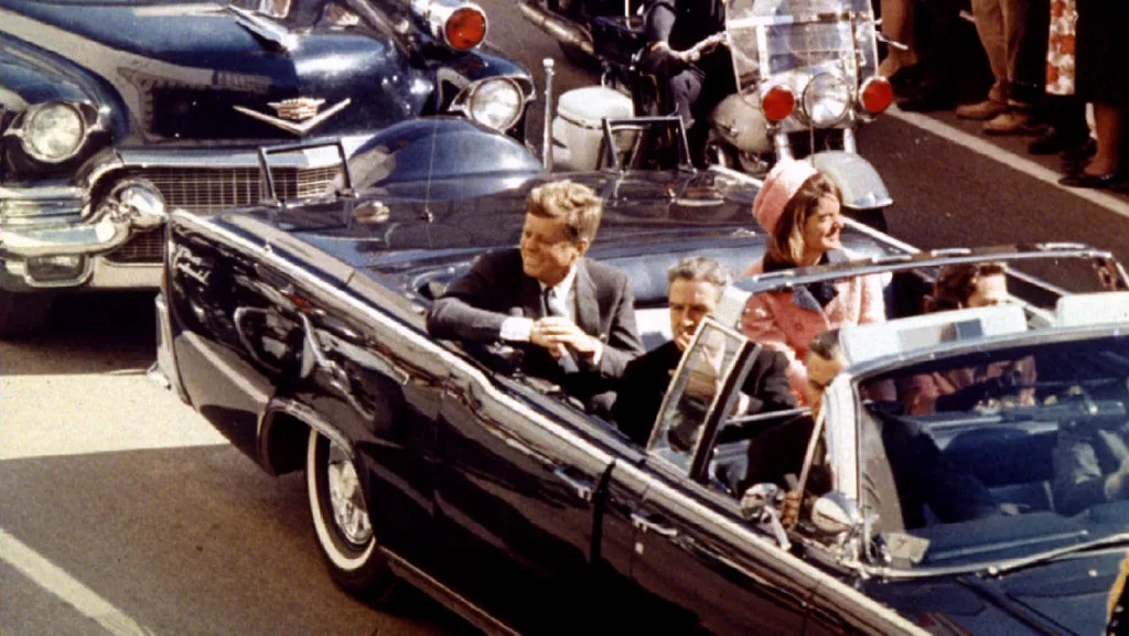 John F. Kennedy na snímku ze dne, kdy na něj byl spáchán atentát