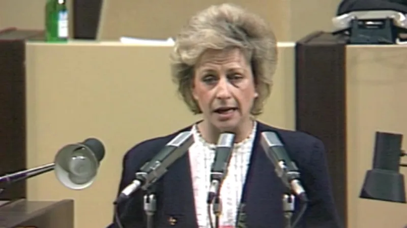 Čáslavská během vystoupení ve Sjezdovém sálu