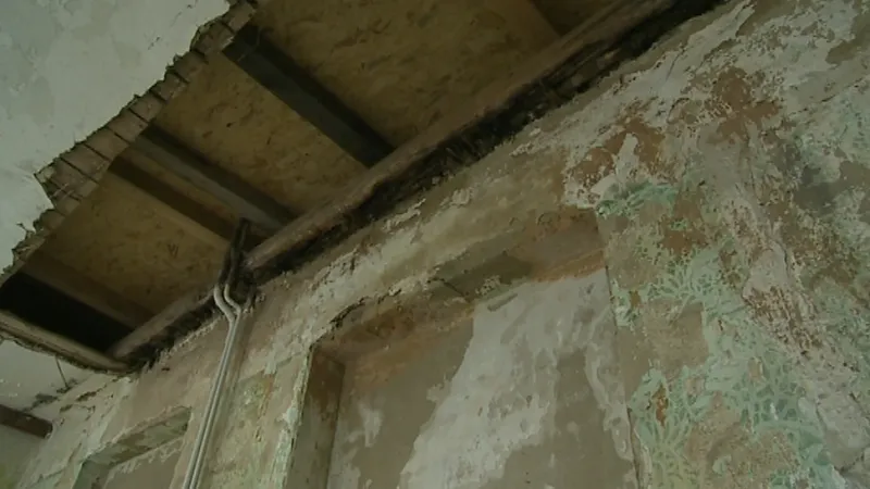 Stav budovy je ve špatném stavu