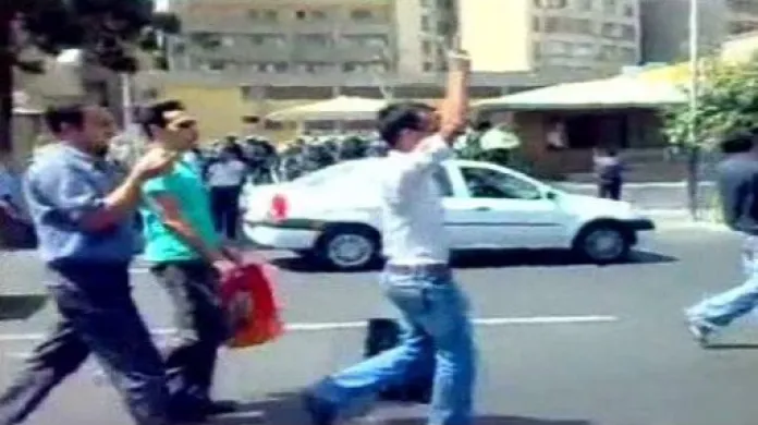 Írán zahajuje soud s demonstranty