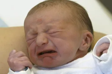 Střevní mikrobiom má vliv na to, jak kojenci reagují na stresové situace, ukázal výzkum