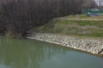 V Těrlicku hrozí sesuv svahu pod novým sportovištěm