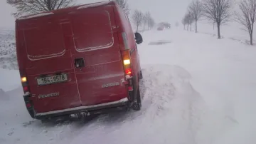 Zapadlé auto u Pozořic na Vyškovsku