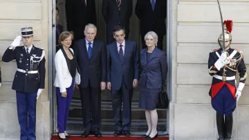 Francois Fillon a Jean-Marc Ayrault s manželkami