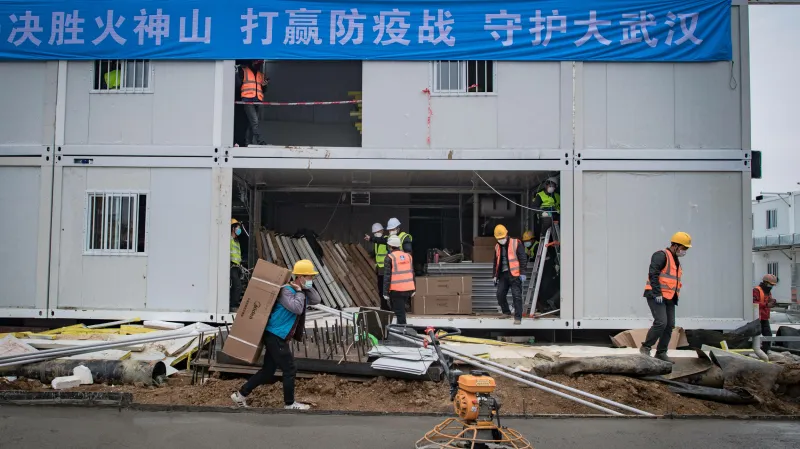 Stavba nemocnice ve Wu-chanu