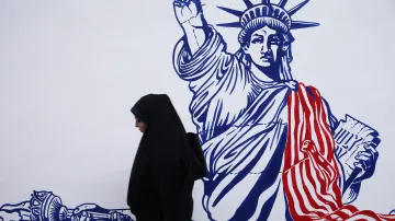 Nově znázorněná socha Svobody na zdi u bývalé ambasády USA v Teheránu