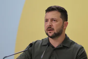Zelenskyj navštíví USA. Kongres řeší obří vojenský balíček, republikáni varují před „bezbřehými výdaji“