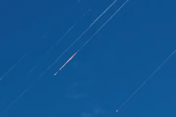 Záchranáři v Izraeli hlásí raněné po íránských útocích