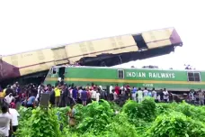 V Indii se srazily vlaky, zemřelo nejméně devět lidí