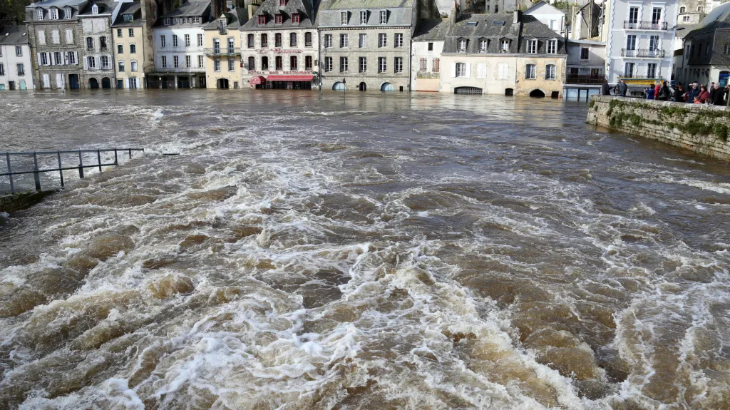 Centrum francouzského Quimperle pod vodou