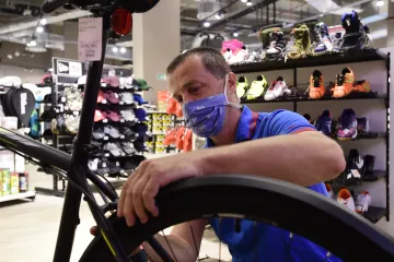 Propad zakázek za květen a červen hlásí sedmdesát procent firem v Česku, ukazuje průzkum