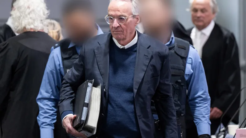 Heinrich XIII. Reuss a jeho právníci