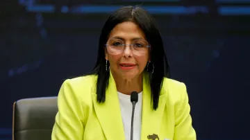 Viceprezidentka Venezuely a ministryně pro ropu Delcy Rodríguezová hovoří k médiím v Caracasu, Venezuela, 10. března 2025