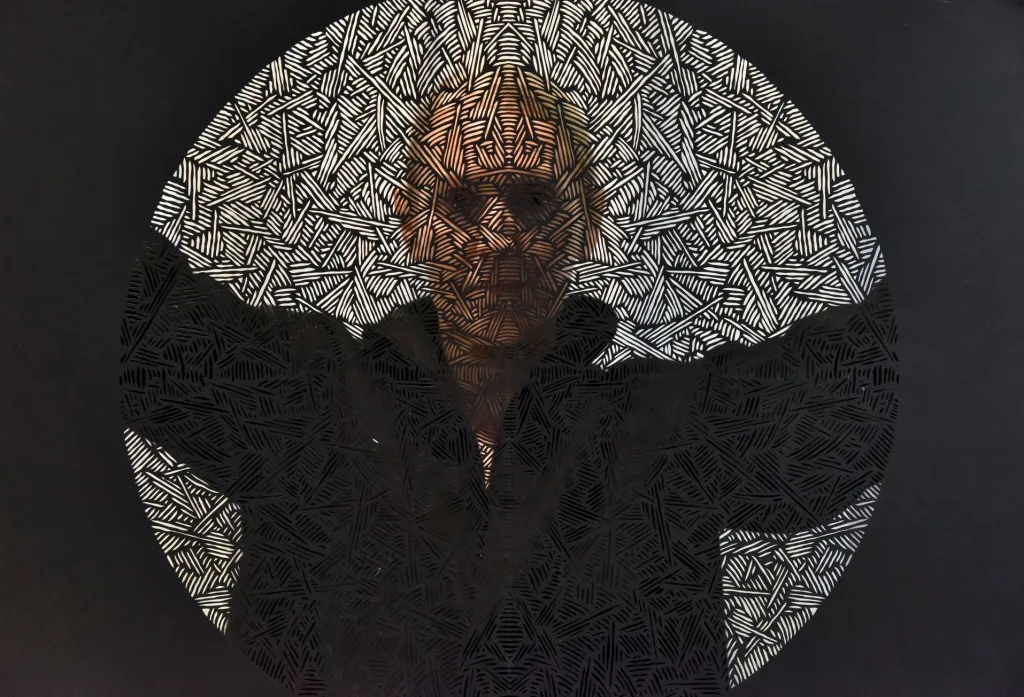 Ukrajinská umělkyně Olena Turyanska použila pro svoji tvorbu tradiční umění východních Slovanů, které spočívá ve vystřihování z papíru. Své umění předvedla v ukrajinském Lvově