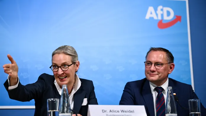 Předsedové AfD Alice Weidelová a Tino Chrupalla
