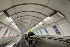Metro na Staroměstské zůstane po požáru uzavřené přibližně měsíc