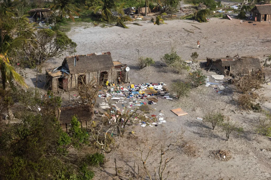 Zkáza na Madagaskaru očima fotografů. Cykon Batsirai zpustošil celé vesnice