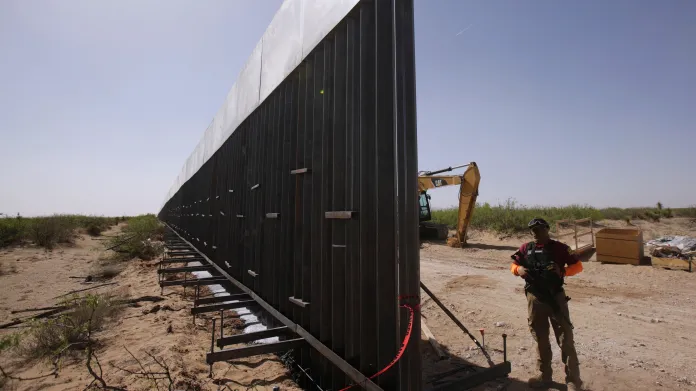 Stavba „Trumpovy“ zdi na hranicích USA a Mexika