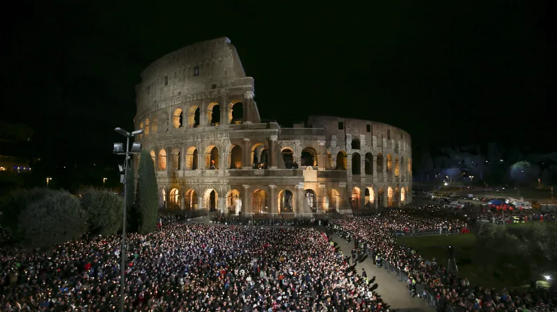 Účastníci papežovy křížové cesty