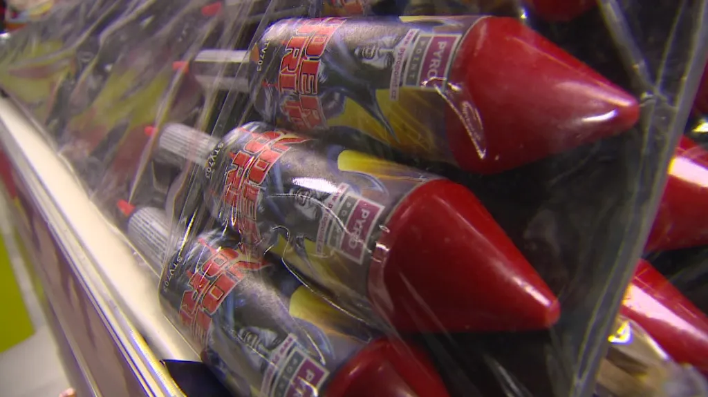 Nezletilý nakoupil na tržnici nebezpečnou pyrotechniku