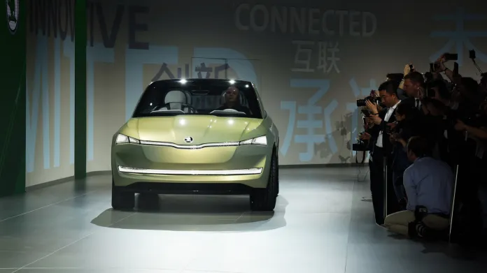 Elektromobil Škoda Vision E má v Šanghaji svou světovou premiéru. Dojezd 500 km, autonomní řízení 3. úrovně, max. rychlost 180 km/hod