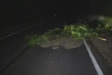 Česko zasáhly silné bouřky. Na jihu země připravily o proud dvacet tisíc domácností