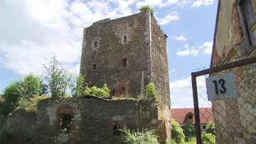 Věž středověké tvrze