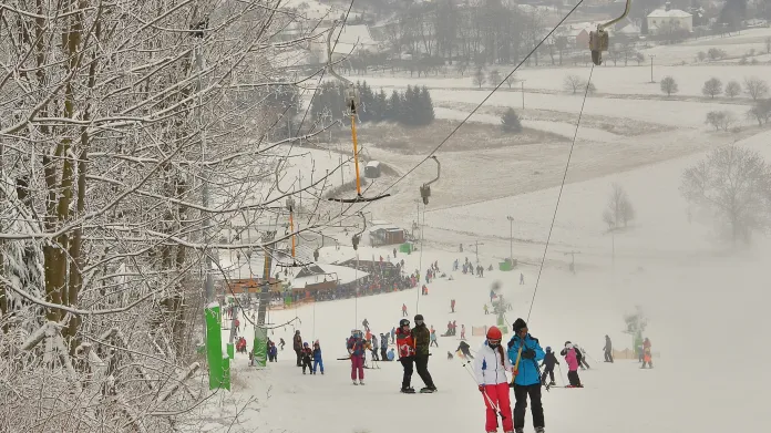 Některé školy do ski areálů dojíždějí